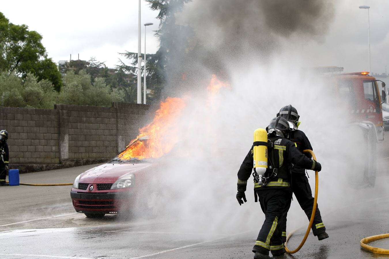 Fotos: Así es el trabajo de los bomberos de Torrelavega