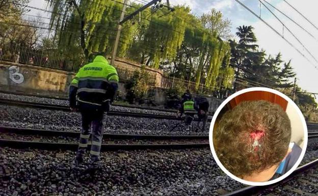 Los vigilantes llevan retenido a uno de los grafiteros a los que interceptaron en abril. En el redondel, un vigilante de Renfe herido por una pedrada en la cabeza en octubre en el apeadero de Marrón. 