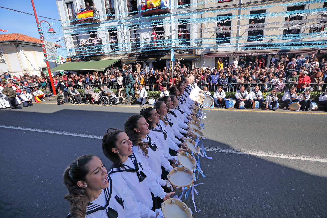 Fotos: San Vicente de la Barquera cumple con su tradición en La Folía