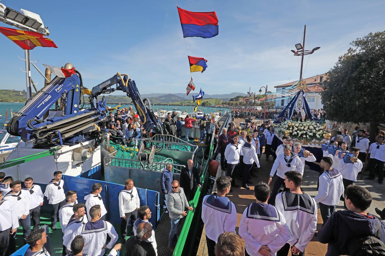 Fotos: San Vicente de la Barquera cumple con su tradición en La Folía