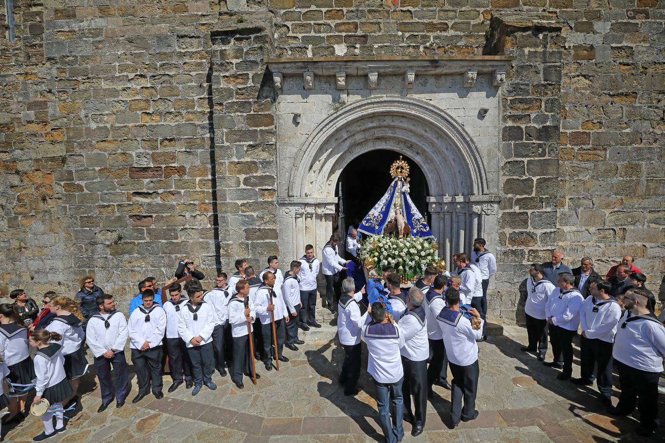 Fotos: San Vicente de la Barquera cumple con su tradición en La Folía