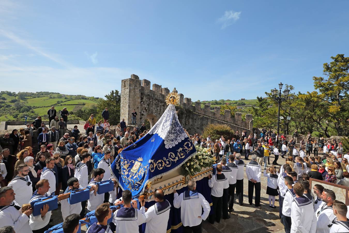 Fotos: San Vicente de la Barquera cumple con su tradición en La Folía