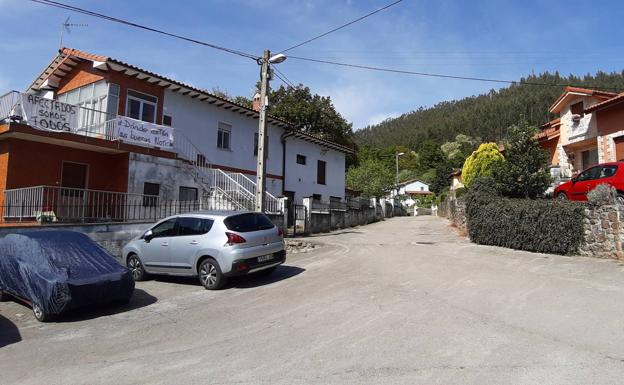 San Mateo se levantó con más de una veintena de pancartas en solidaridad con los afectados por el corrimiento de tierras. 