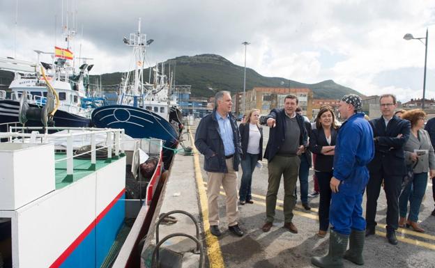 María José Saénz de Buruaga ha visitado esta mañana Santoña.