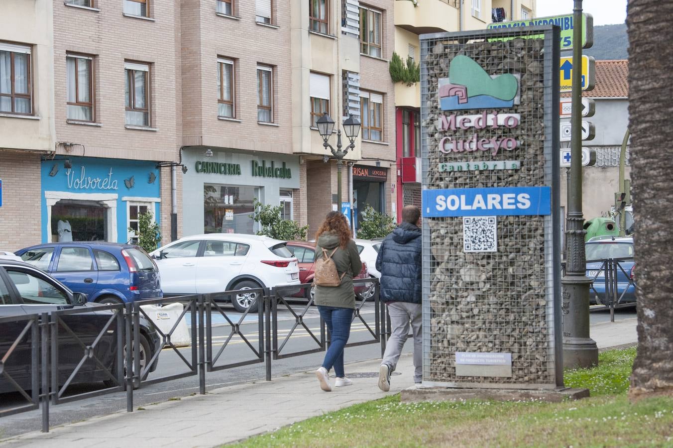 Banderas a media asta y tres días de luto oficial en honor de Alfredo Pérez Rubalcaba, ilustre vecino de Medio Cudeyo, donde una calle lleva su nombre y el Ayuntamiento busca otras actuaciones para honrar su memoria