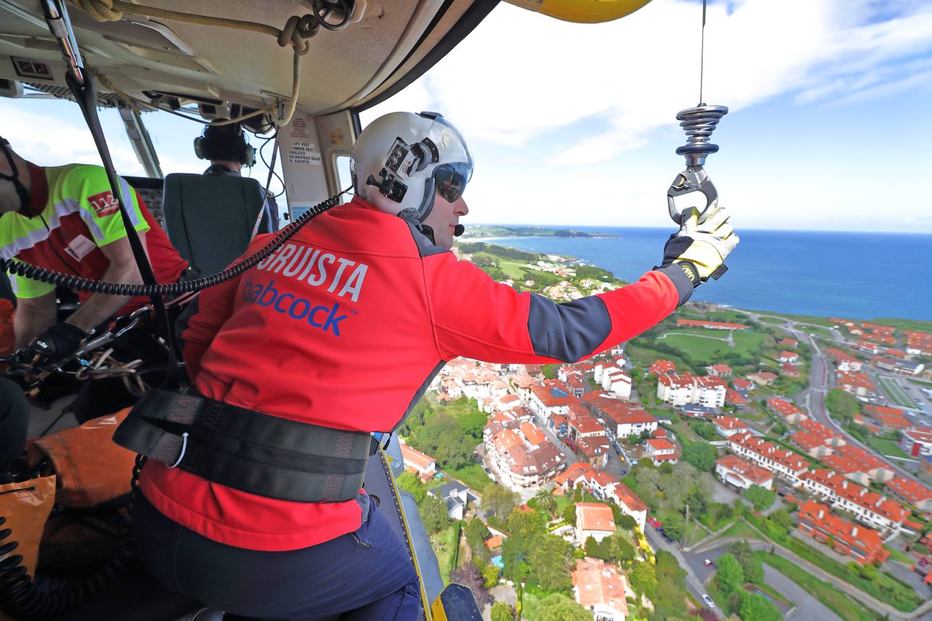 Fotos: El 112 sopla las velas en Comillas