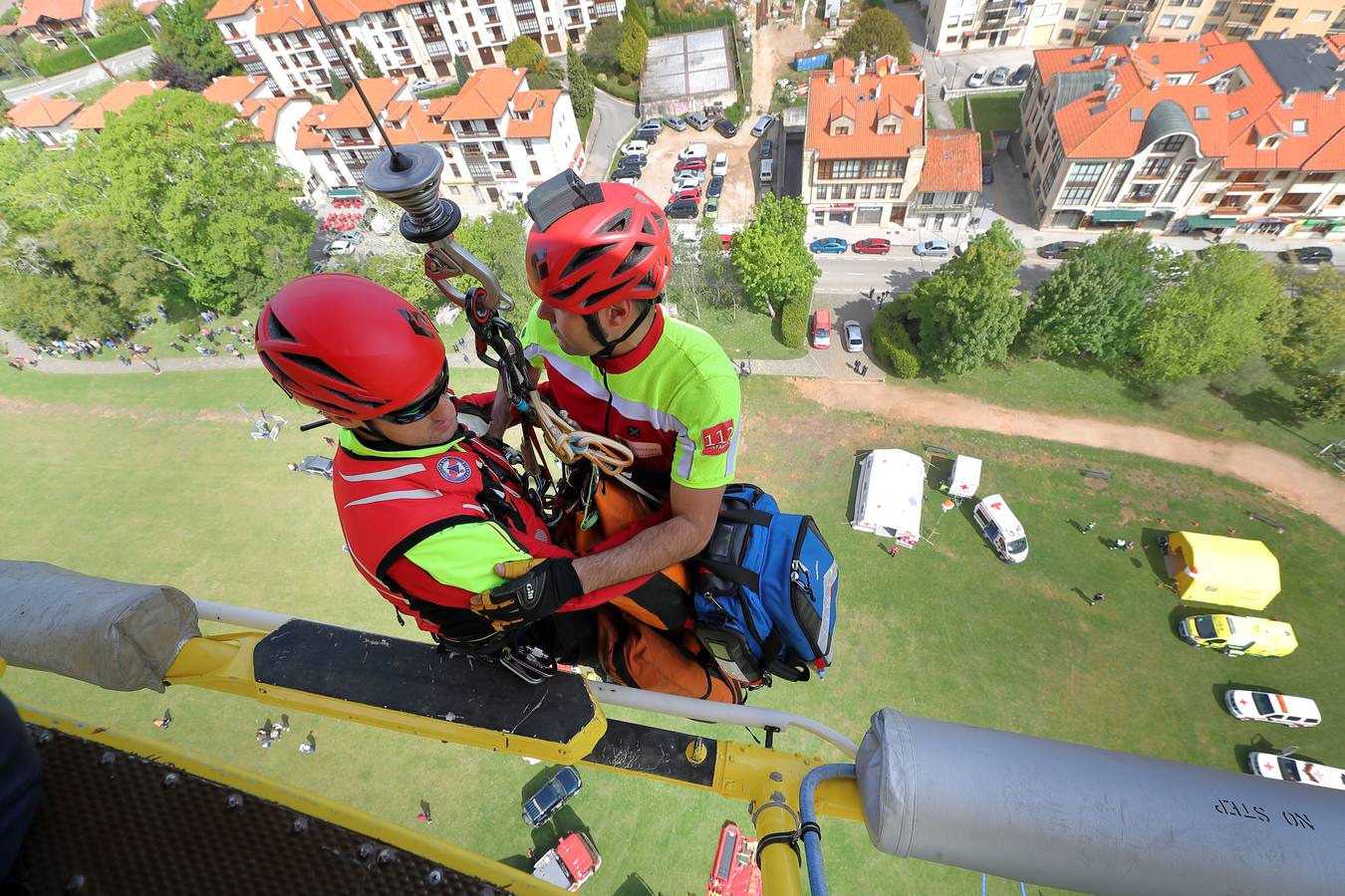 Fotos: El 112 sopla las velas en Comillas