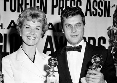 Imagen secundaria 1 - Doris Day junto a Rock Hudson, Tony Curtis y James Stewart, con quien protagonizó 'El hombre que sabái demasiado', de Alfred Hitchcock.