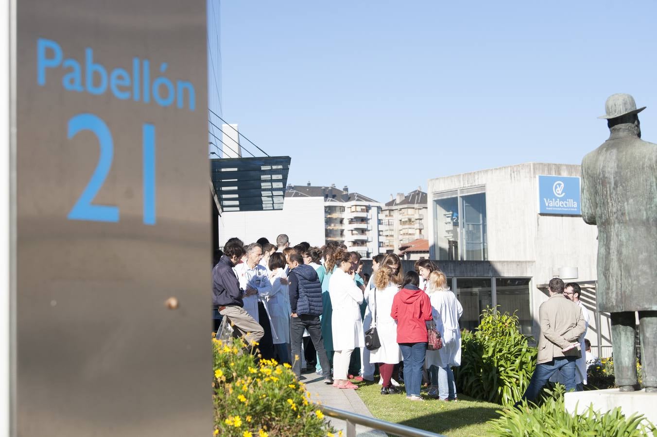 Fotos: Masivo seguimiento de la huelga de médicos en Cantabria