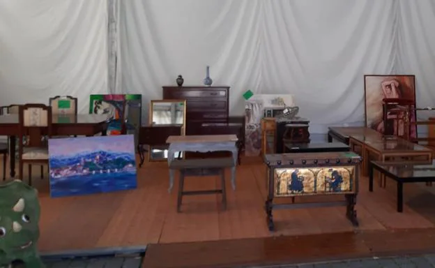 Muebles 'de ganga' para ayudar a los niños de Santander