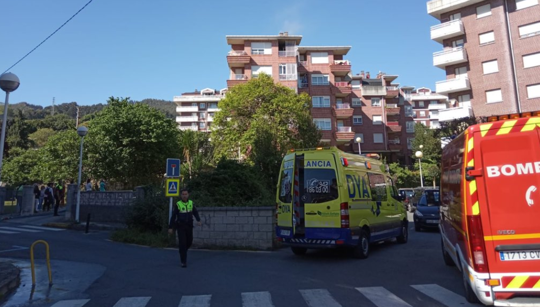 La Dya y la Policía Local de Castro también se desplazaron hasta el lugar del incendio.