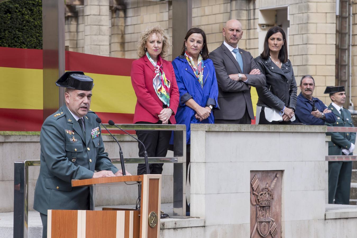 La Guardia Civil de Cantabria ha celebrado este jueves un acto institucional para conmemorar el 175 aniversario de su fundación, en el que se ha condecorado a 20 sargentos, cabos y guardias, y que ha concluido con una exposición de las unidades del Instituto Armado