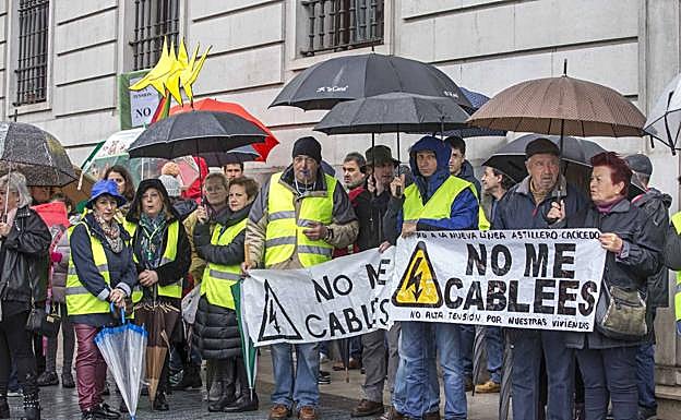 Afectados por la línea Cacicedo-Astillero piden que se «empiece de cero» tras el 26M