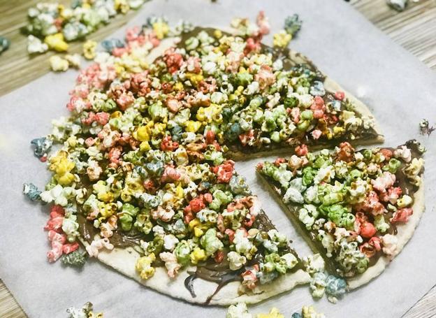 Cocina una sorprendente pizza de palomitas de caramelo