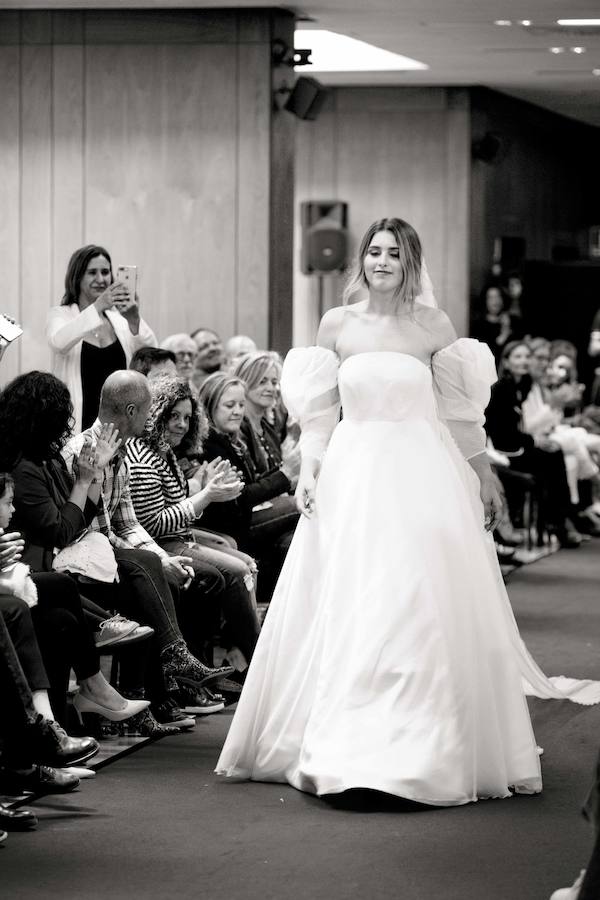 El desfile reunió tendencias para todas las edades y contó diseño nupcial del diseñador Ángel Palazuelos como broche final