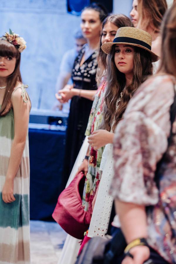 El desfile reunió tendencias para todas las edades y contó diseño nupcial del diseñador Ángel Palazuelos como broche final