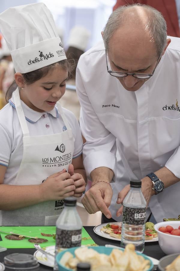 Veintisiete chefs con estrella Michelin cocinan juntos en un evento por la infancia