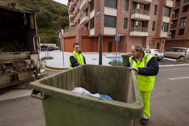 La nueva empresa renovará todos los contenedores en superficie del municipio. 