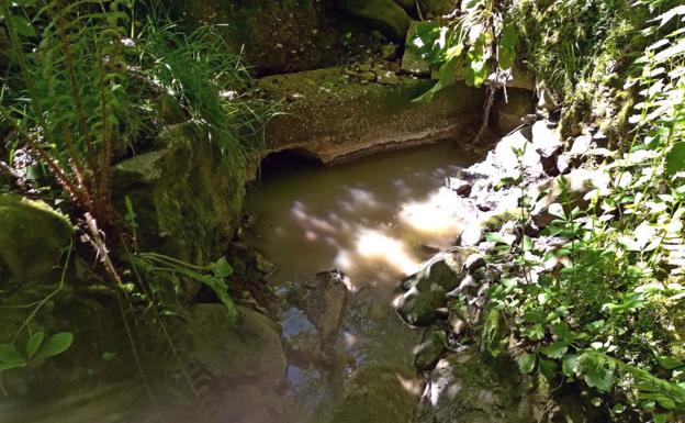 La arqueta de Abionzo que desemboca en la cueva que va a parar al acuífero y de ahí al arroyo. 