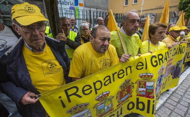 Afectados por los derribos, que llevan ya 30 años reclamando justicia.