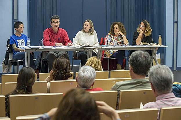 De izquierda a derecha, María Lobato Mateo, Diego Gutiérrez del Valle, Marta Higueras, Raquel Gutiérrez Sebastián y Ainara Bezanilla Orallo. :: ROBERTO RUIZ