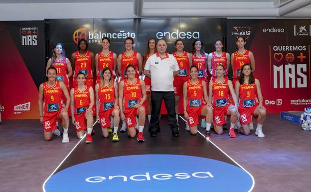 La selección española femenina, durante su presentación oficial. 