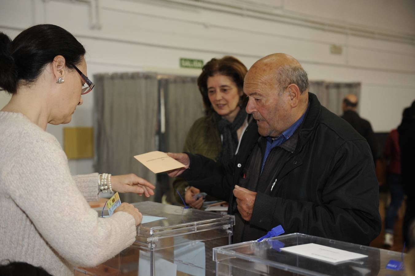 Más de medio millón de cántabros están llamados este domingo a votar en los comicios europeos, autonómicos y municipales, en la segunda jornada electoral en un mes, tras las generales del 28 de abril 