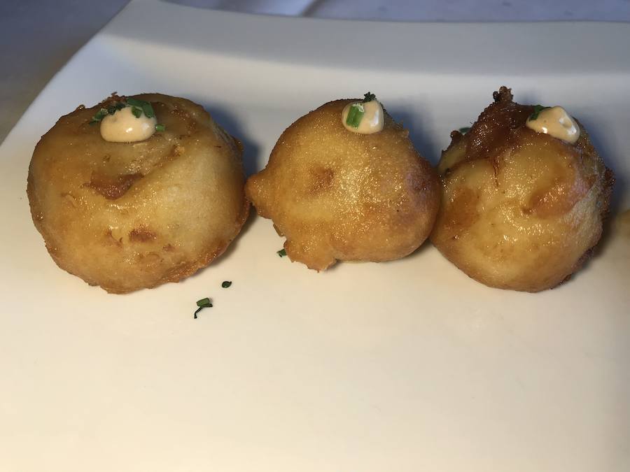 Buñuelos de bacalao. Es uno de los pescados más habituales del recetario tradicional.