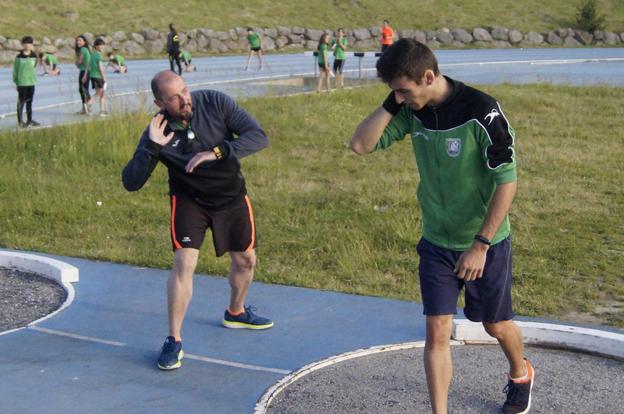 Los atletas del club, en uno de los entrenamientos que realizan. 