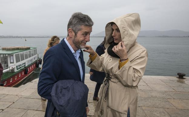 Javier Ceruti, de Ciudadanos, quien tiene la llave del Ayuntamiento de Santander, con Gema Igual antes de las elecciones.