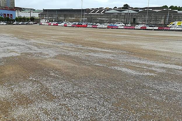 Aspecto actual que muestra el nuevo estacionamiento de vehículos junto al Centro Cultural La Vidriera. 
