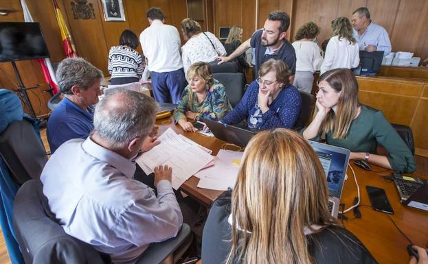 Recuento de votos en la Junta Electoral Central.