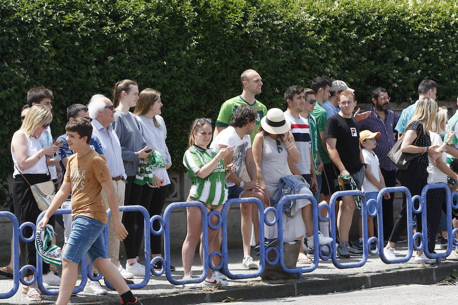 Fotos: Así celebra la afición del Racing el ascenso de su equipo a Segunda División