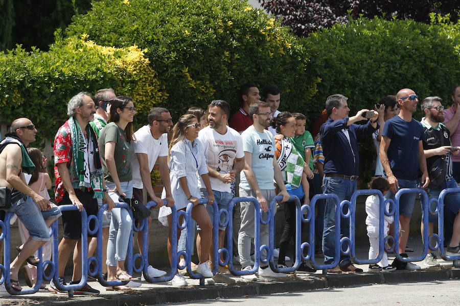 Fotos: Así celebra la afición del Racing el ascenso de su equipo a Segunda División