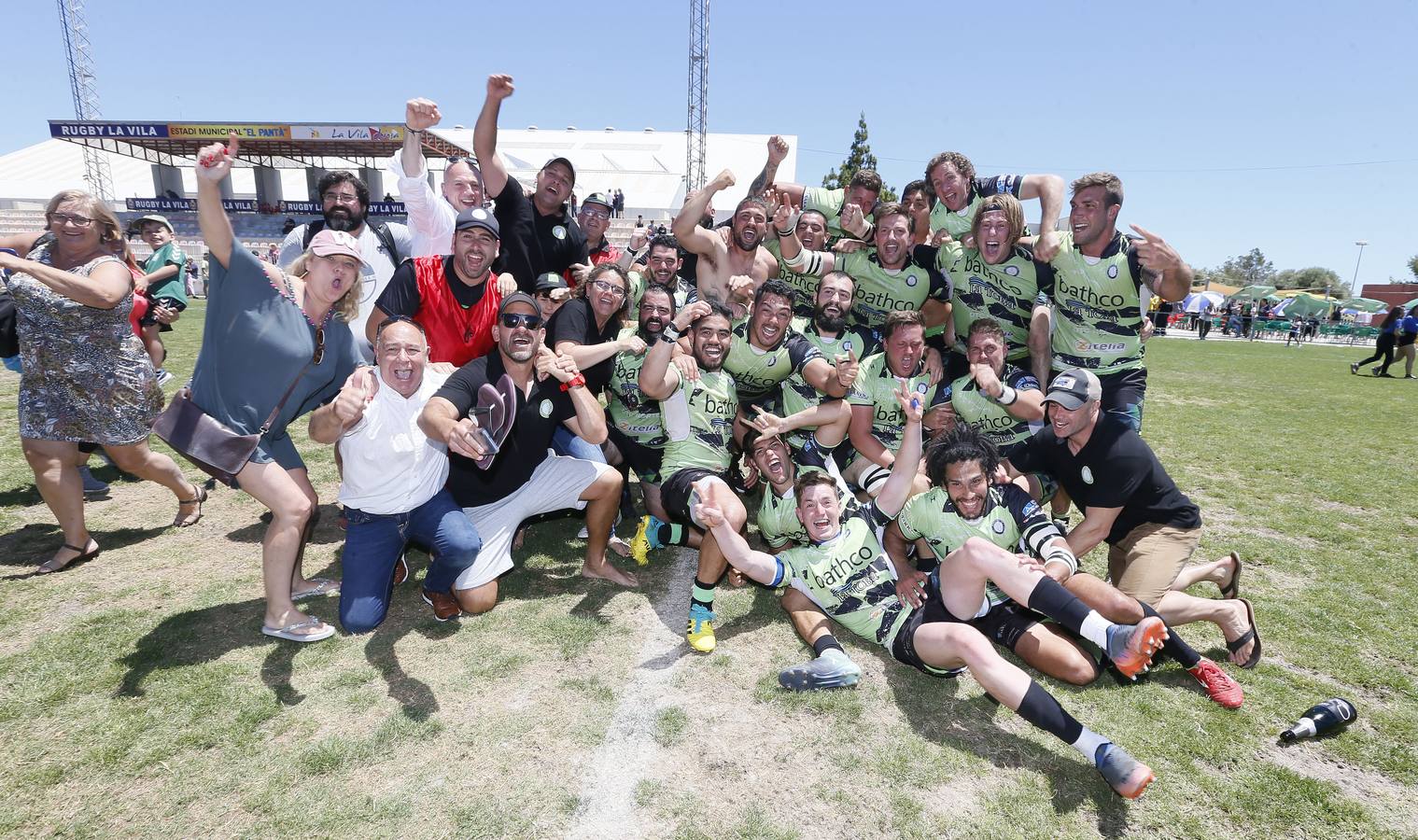 Así ha sido el partido que ha supuesto el ascenso de los cántabros y la celebración posteior del equipo y su afición.