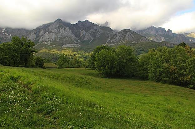 Parcelas en las que se pretende ubicar el campo de golf en Mogrovejo. 