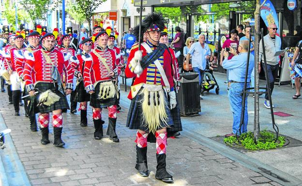 Tambores y pólvora por la rendición napoleónica