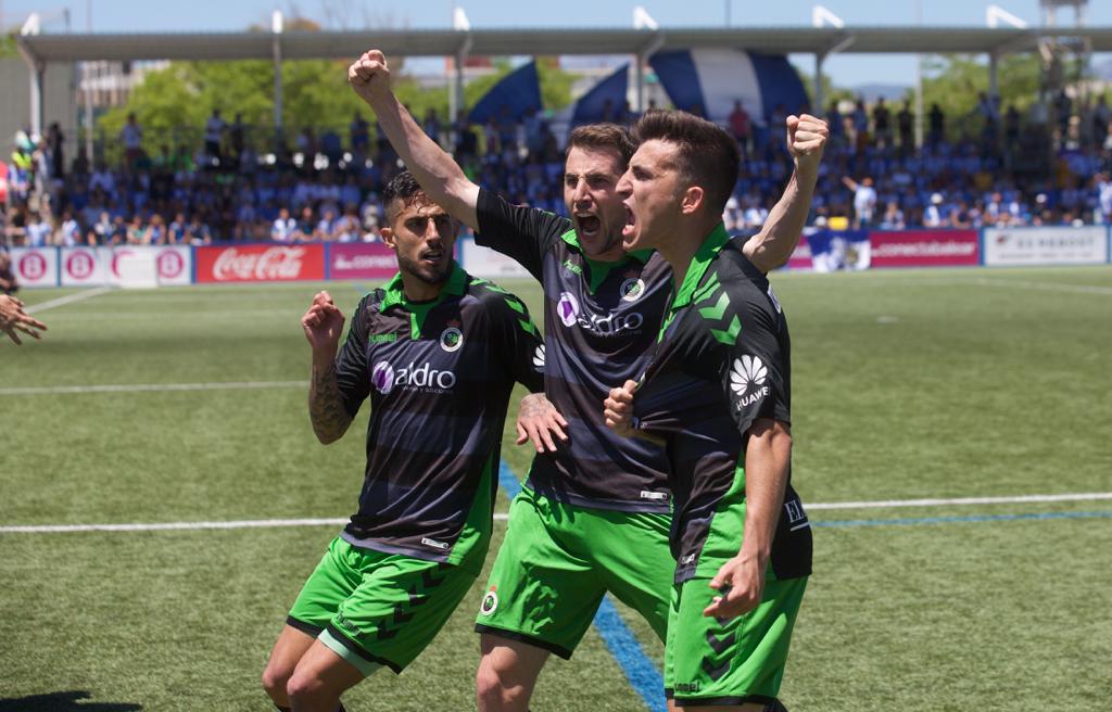 Un gol de Buñuel de penalti permitió al Racing subir de categoría tras el empate a cero de la ida