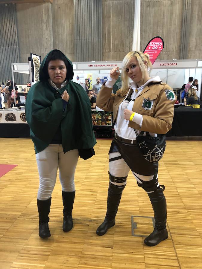 Katrina Ortiz (@katrina_undying) y Max Mendieta (@dont_callmemax) – Edad 17 y 14 años – Cosplay – Annie Leonheart y Bertholdt Hoover del anime Shingeki No Kyojin 'Attack on titans'. 