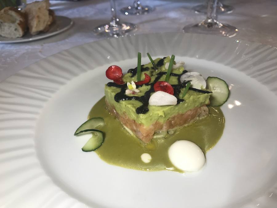 Tartar de salmón con guacamole.