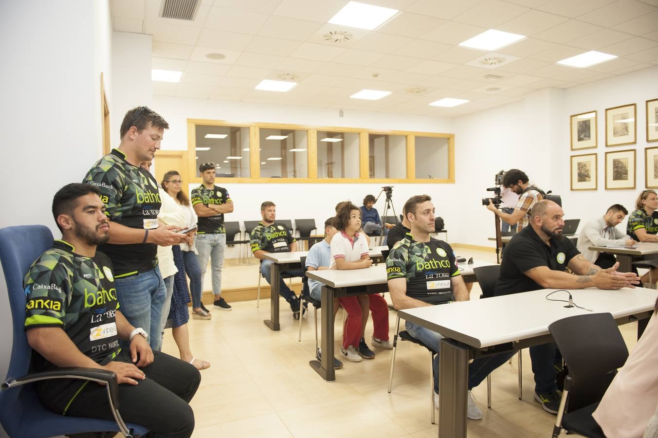 Fotos: Recibimiento de Revilla al CRS-Bathco tras su ascenso a División de Honor