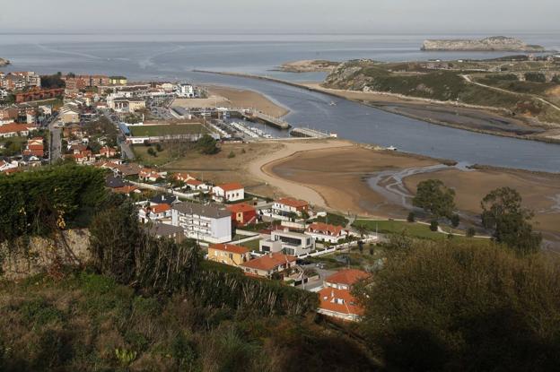 Zona del puerto de Suances, junto a la ría de San Martín. 