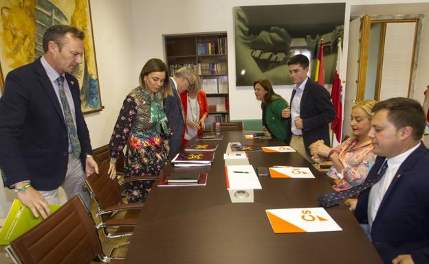 Ciudadanos no descarta apoyar un gobierno en minoría del PRC, a lo que Zuloaga no da «ninguna credibilidad»