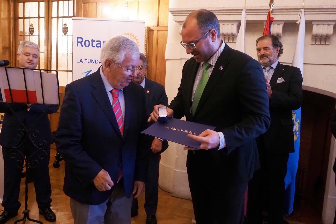 Fotos: Fernando Jáuregui recibe el III Premio Rotario a la Prensa de Cantabria