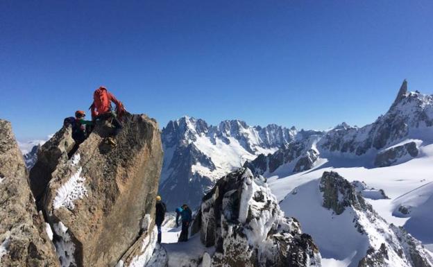 300.000 euros de multa y hasta dos años de cárcel por plantar una tienda en el Mont Blanc