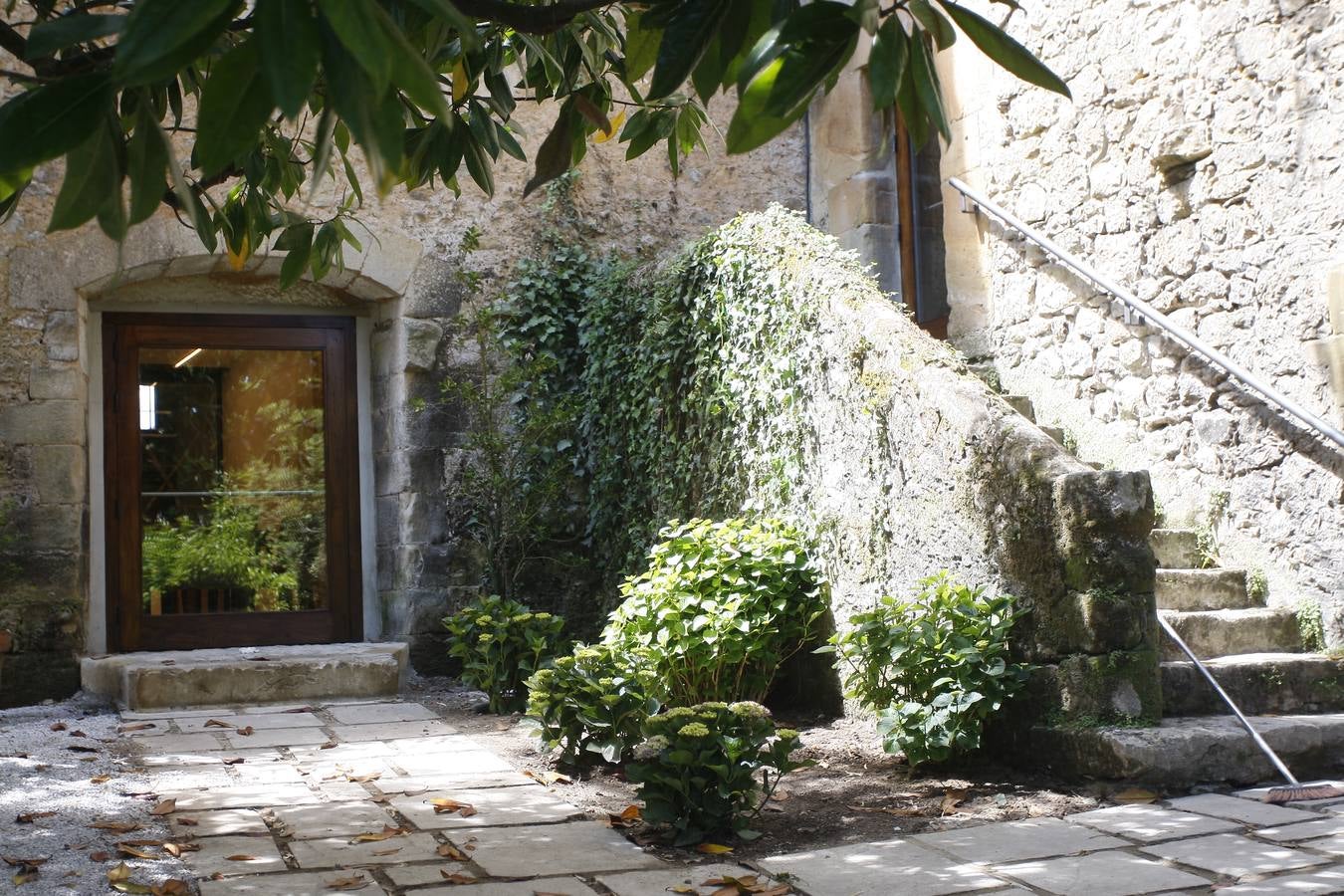 Patio interior. Actividades culturales como el foro literario ‘Lecciones y maestros’ se han sucedido durante años.