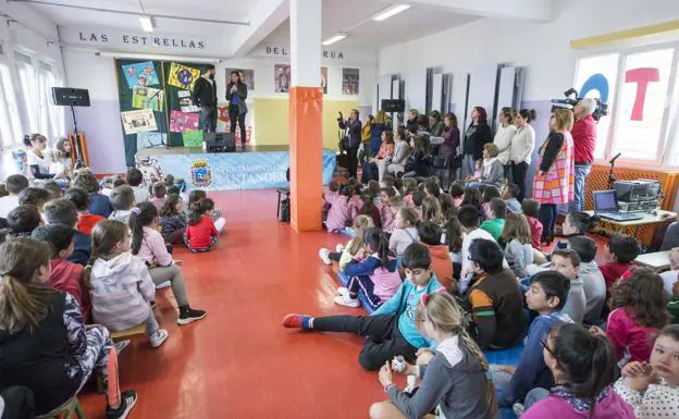 Imagen principal - Huecco, en Santander: «A veces las cosas más raras son las que más bonitas salen»