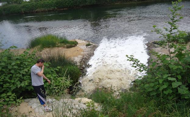 Vertidos a la Ría en Hinojedo