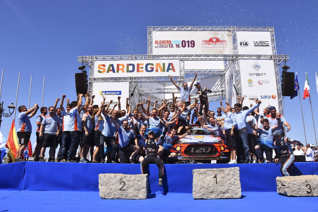 El español Dani Sordo (Hyundai) conquistó este domingo el Rally de Cerdeña luego de aprovechar un problema mecánico del estonio Ott Tänak (Toyota) en la última especial