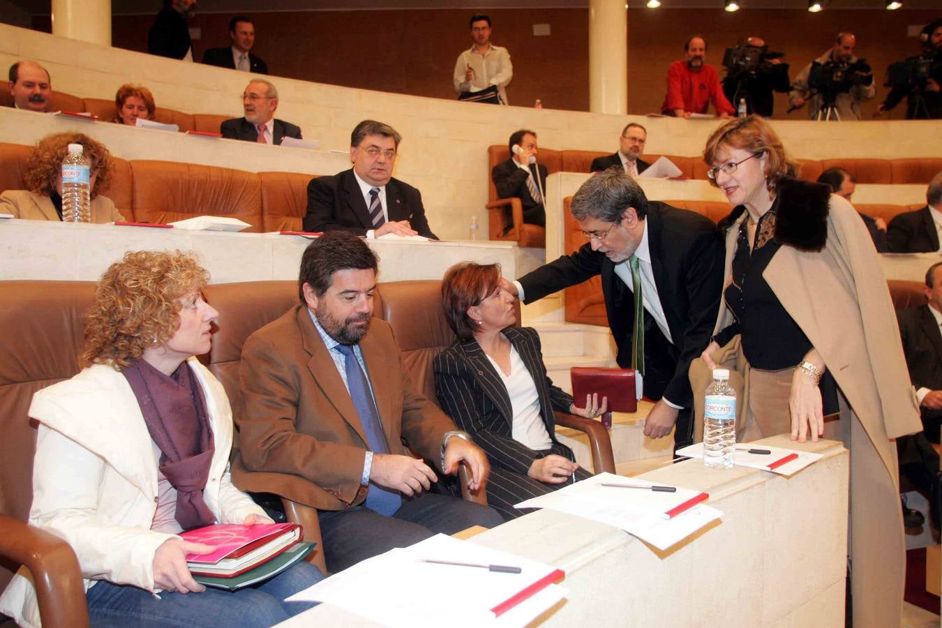 Año 2005. En el Parlamento de Cantabria, junto a Ángel Agudo y Eva Díaz Tezanos.